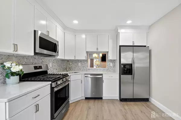 61 Albury WAY, North Brunswick, NJ 08902