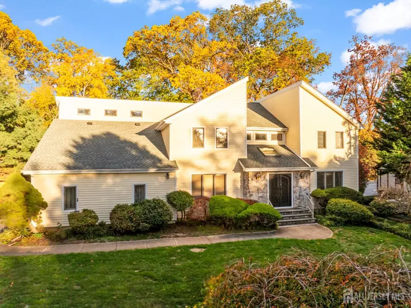 15 Margaret PL, East Brunswick, NJ 08816