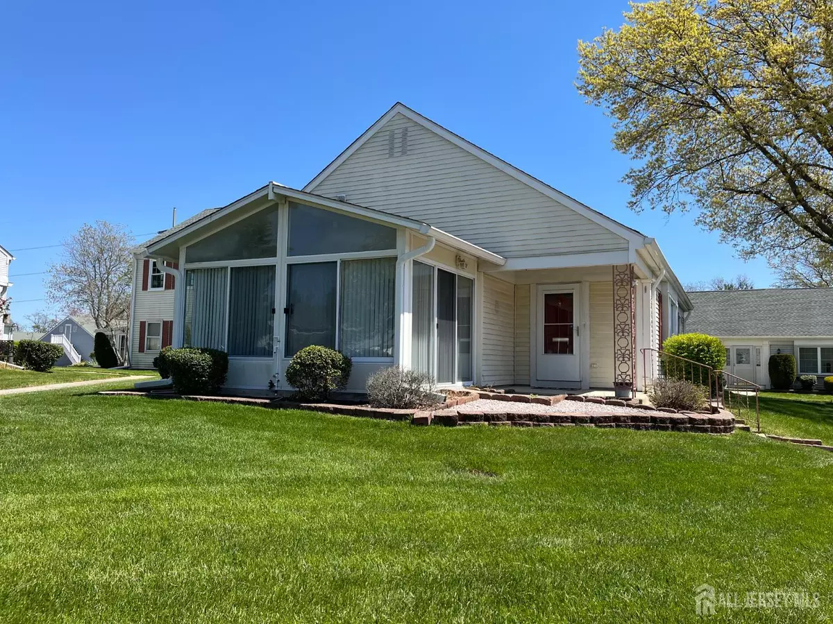 Monroe, NJ 08831,333 Newport WAY #c