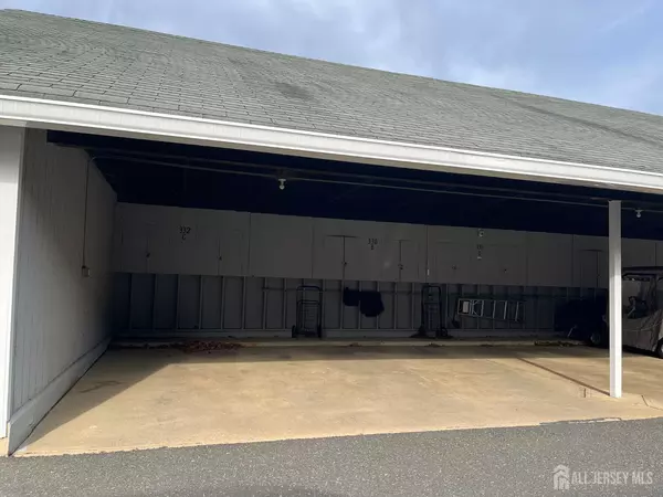 Monroe, NJ 08831,333 Newport WAY #c