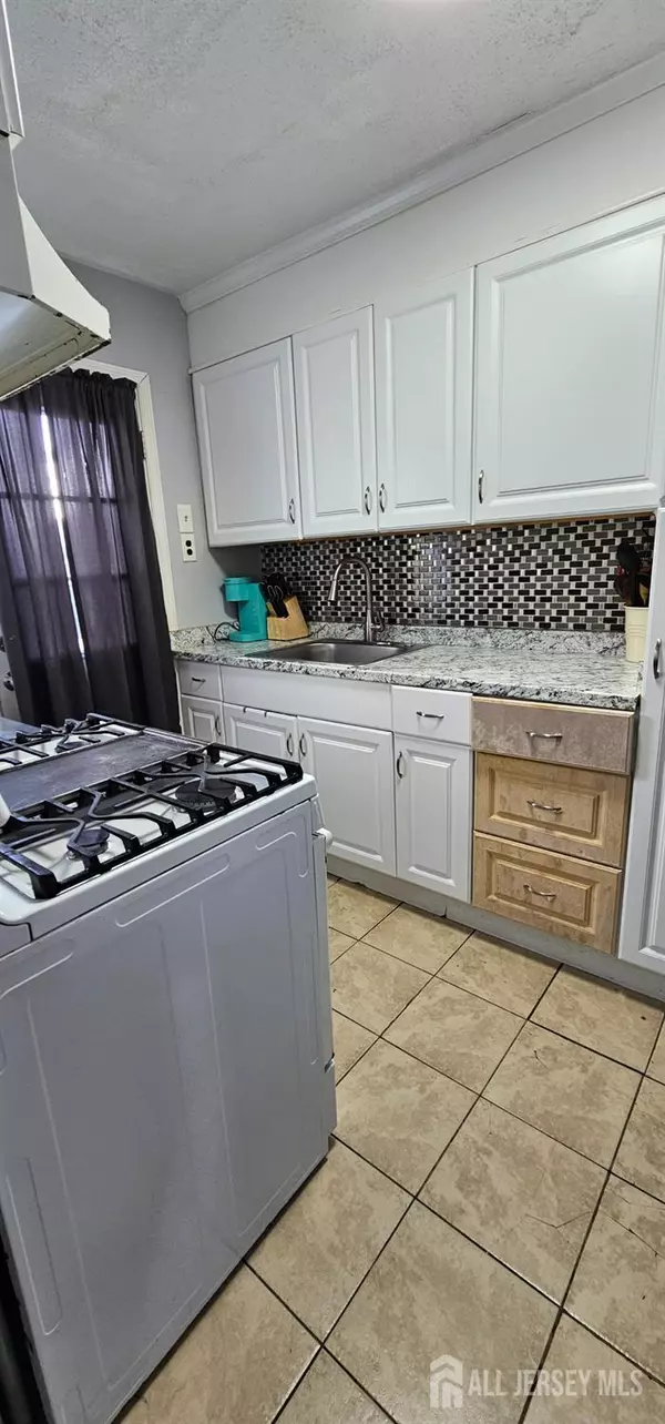 Woodbridge Proper, NJ 07095,52 Martin TER