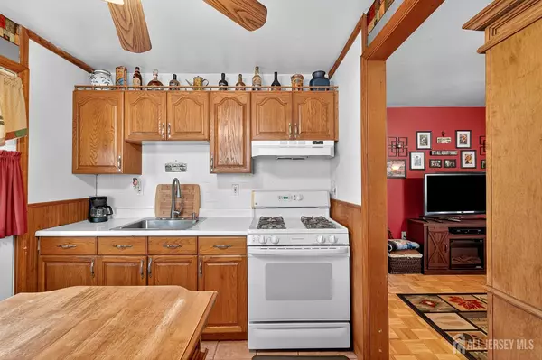 Keyport, NJ 07735,745 Cliffwood AVE