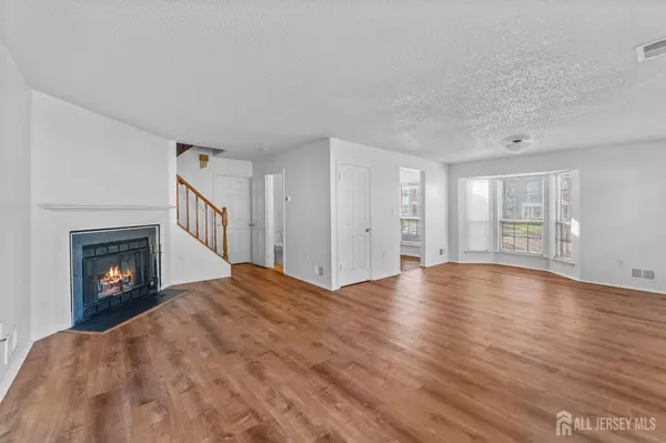 North Brunswick, NJ 08902,194 Darwin LN