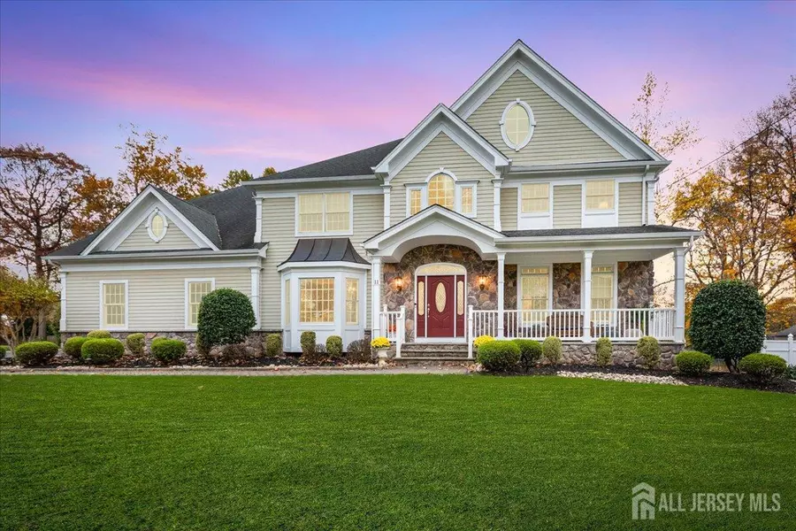 11 Madaline RD, Edison, NJ 08820