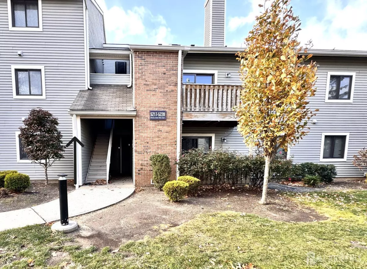 Plainsboro, NJ 08536,5220 Ravens Crest DR