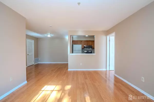 Edison, NJ 08817,513 Waterford DR