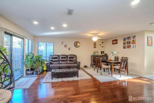 Edison, NJ 08820,58 Park Gate DR