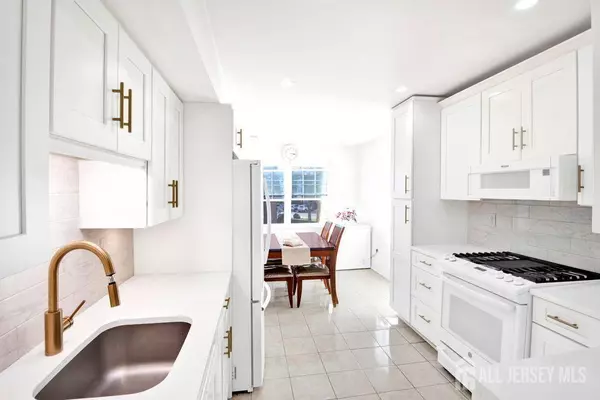 Iselin, NJ 08830,1106 Green Hollow DR