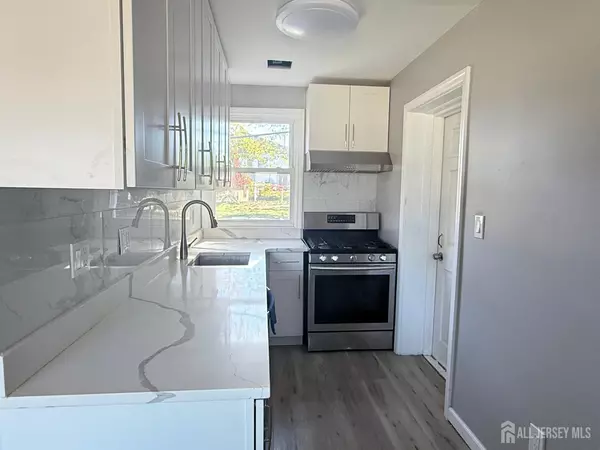 Edison, NJ 08817,19 Lahiere AVE