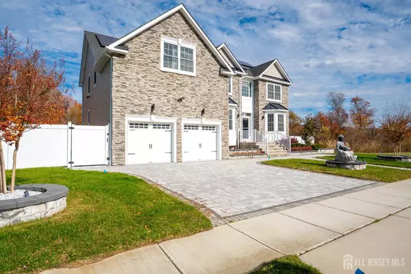 Monroe, NJ 08831,2 Hitching Post PL