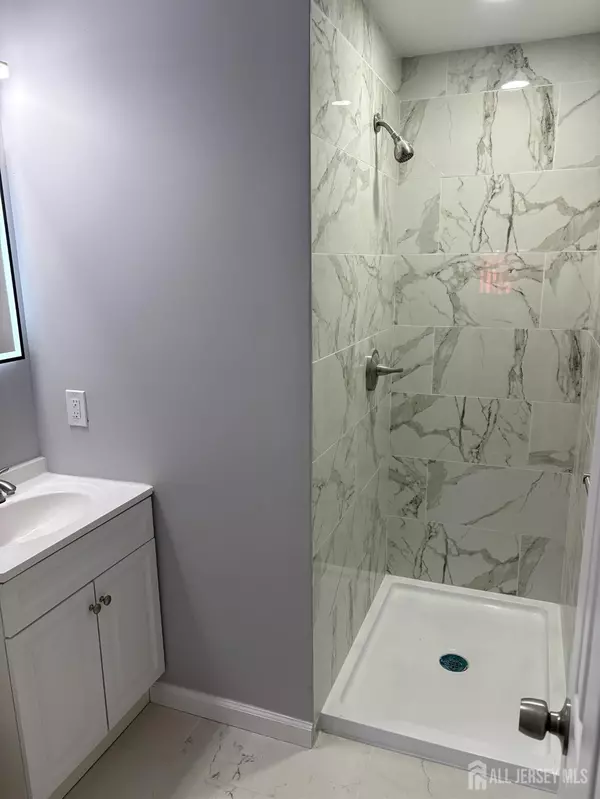 Sayreville, NJ 08872,23 Cheltenham PL