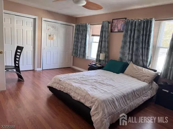 Edison, NJ 08817,55 Edmund ST