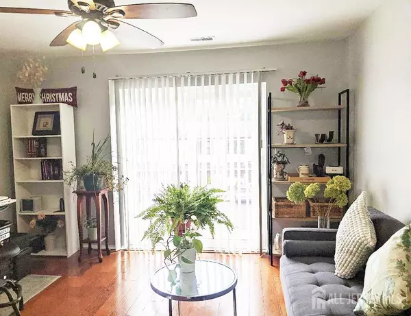 Edison, NJ 08817,137 Orlando ST