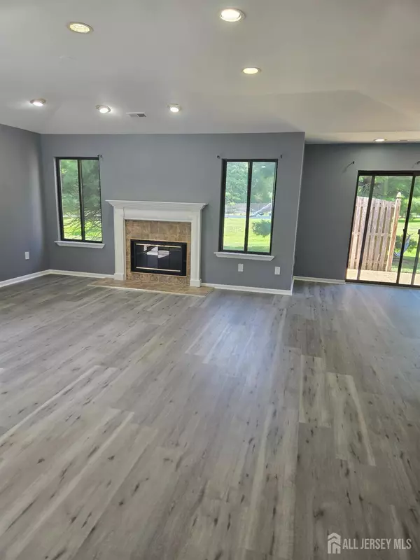 Edison, NJ 08820,107 Gate House LN