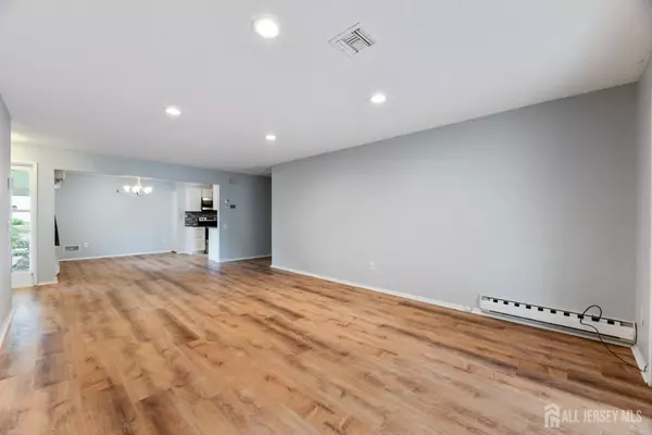 Monroe, NJ 08831,166 Laurel PLZ #166c