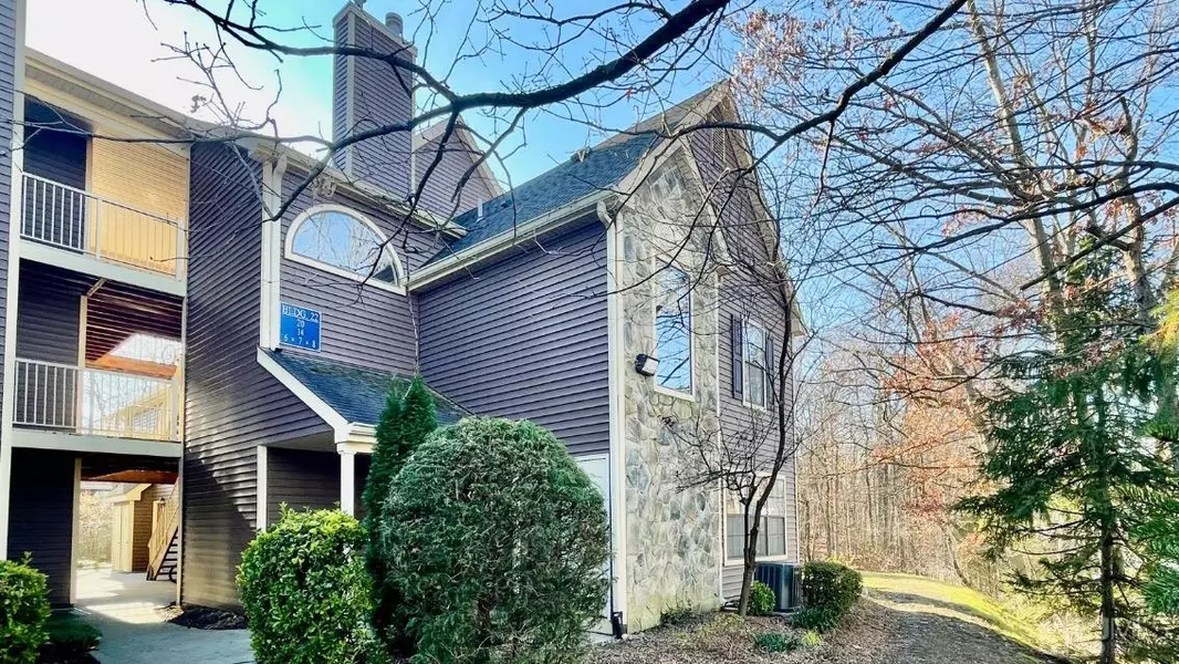 6 Ayres CT, East Brunswick, NJ 08816