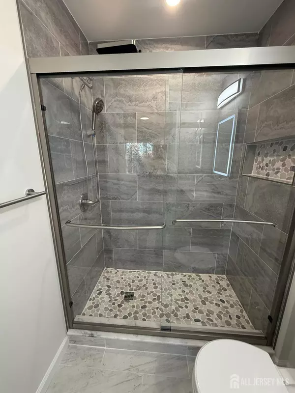 Edison, NJ 08817,1234 Waterford DR