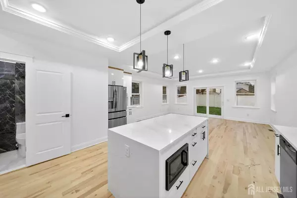 Perth Amboy, NJ 08861,720 Donald AVE