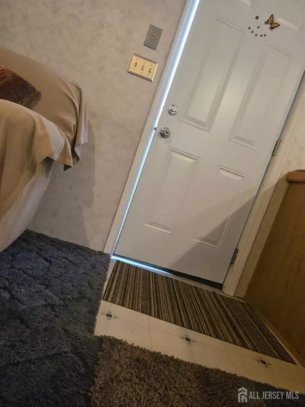 Avenel, NJ 07001,8 3rd ST