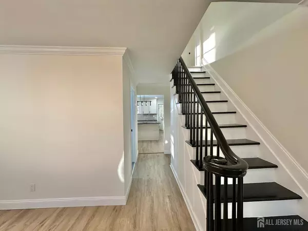 South River, NJ 08882,17 Robert ST