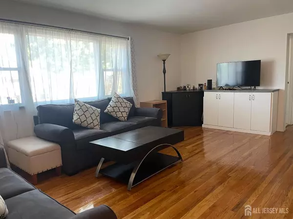 Edison, NJ 08837,182 Evergreen RD #3B