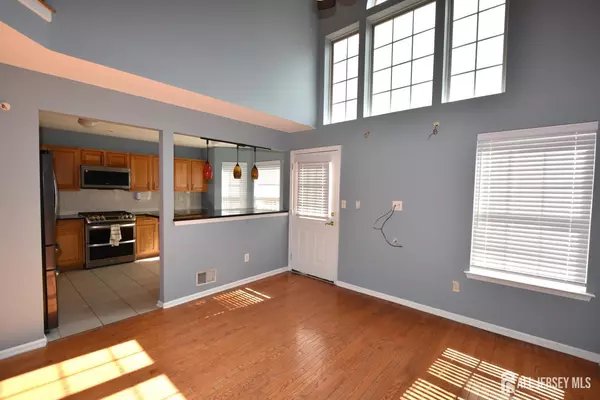 North Brunswick, NJ 08902,24 Hawthorne RD