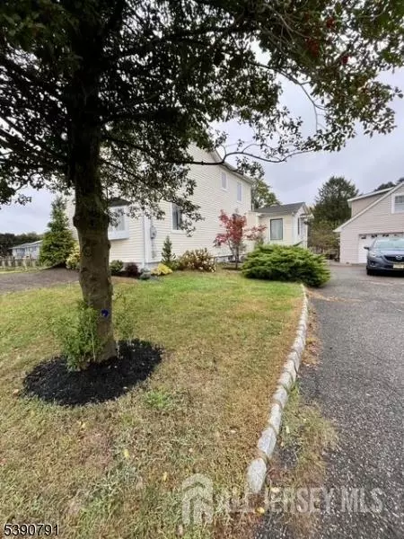 Monroe, NJ 08831,5 Wyckoffs Mills Applegarth RD