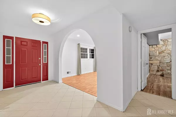 North Brunswick, NJ 08902,1035 Hillside DR