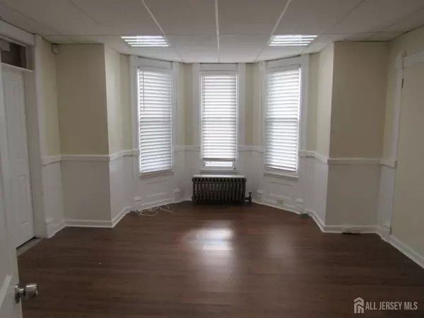 North Brunswick, NJ 08902,623 Georges RD #1C