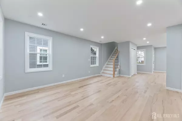 North Brunswick, NJ 08902,583 3rd AVE