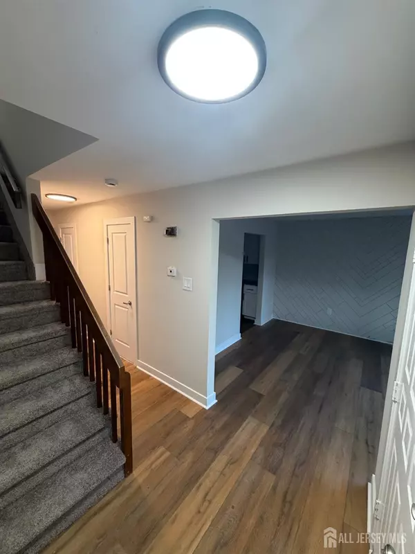 North Brunswick, NJ 08902,172 Nathan DR