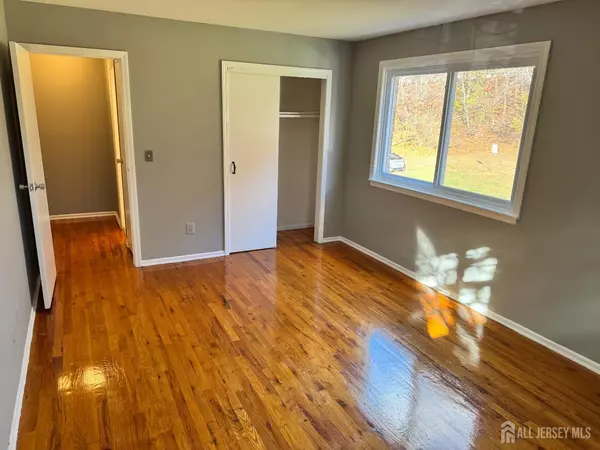 Edison, NJ 08817,23 College DR