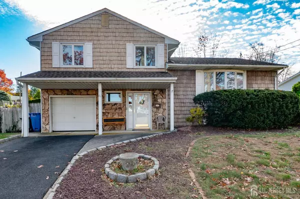 61 Foothills DR, South River, NJ 08882