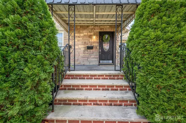 Iselin, NJ 08830,34 N Juliet ST N