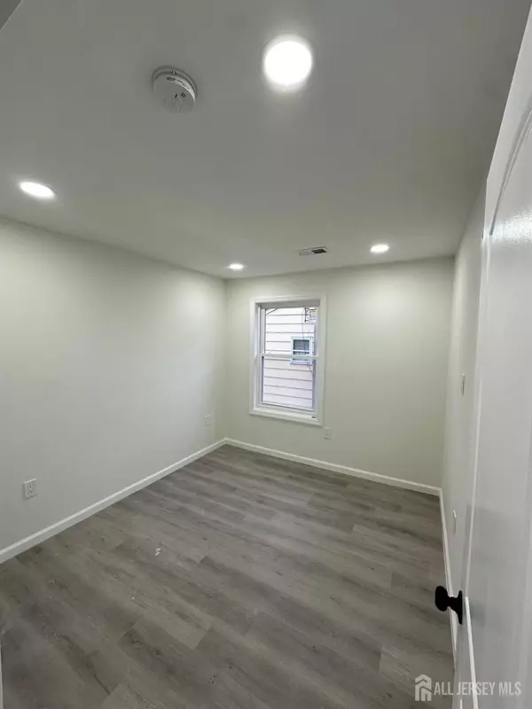 Middlesex, NJ 08854,112 FAIRVIEW AVE AVE #2