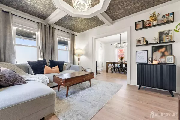 South Bound Brook, NJ 08880,123 Elizabeth ST