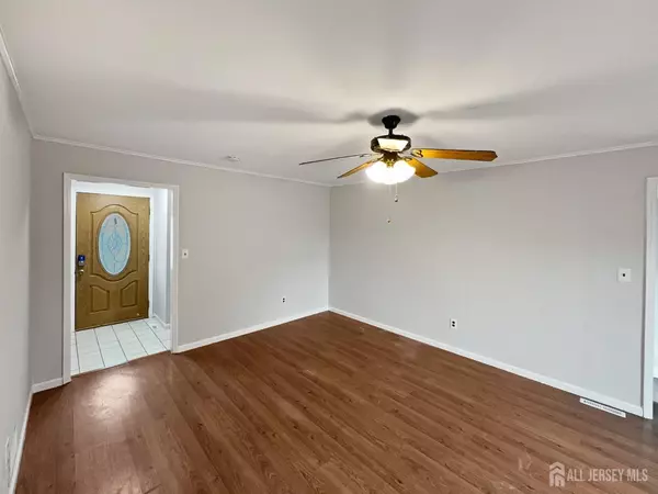 Middlesex, NJ 08846,38 Warrenville RD