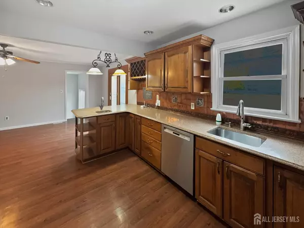 Middlesex, NJ 08846,38 Warrenville RD