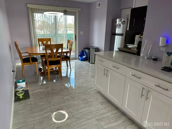 Edison, NJ 08733,199 Evergreen RD #8A