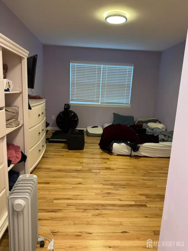 Edison, NJ 08733,199 Evergreen RD #8A