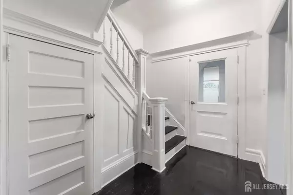 Newark, NJ 07108,21-23 Leslie ST #23