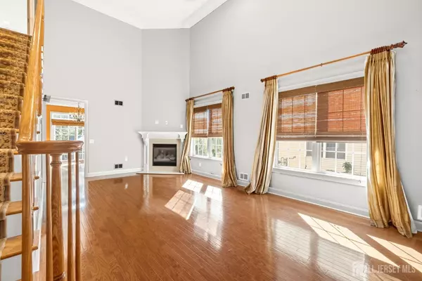 Franklin, NJ 08873,60 Saratoga CT