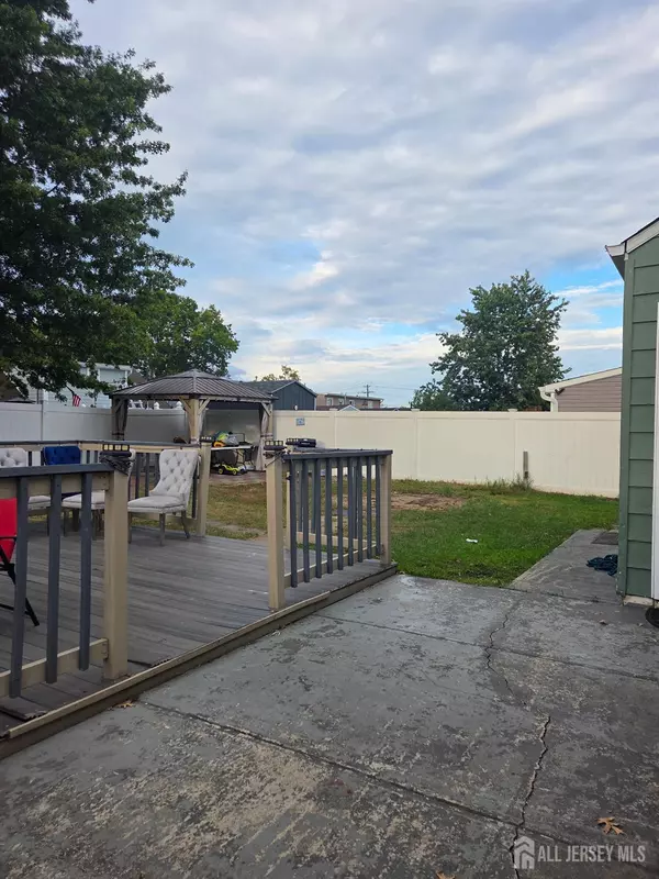 Carteret, NJ 07008,36 E Laurel ST