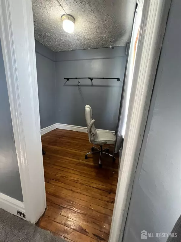 Irvington, NJ 07111,85-87 Montgomery AVE