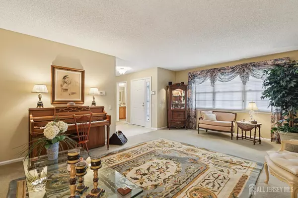 Monroe, NJ 08831,304 Waxwing DR