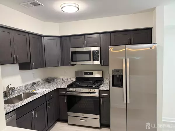 Edison, NJ 08117,1214 Waterford DR #14