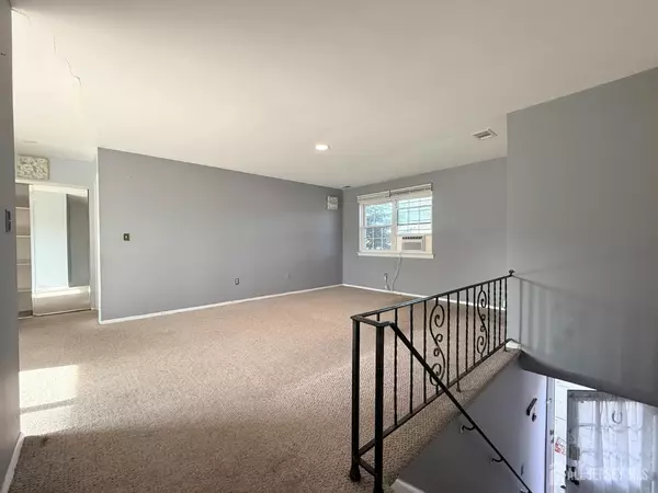 51 Garden View TER #2, East Windsor, NJ 08520