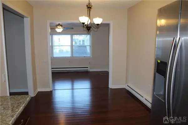 Monroe, NJ 08831,309-309 Sharon WAY #B