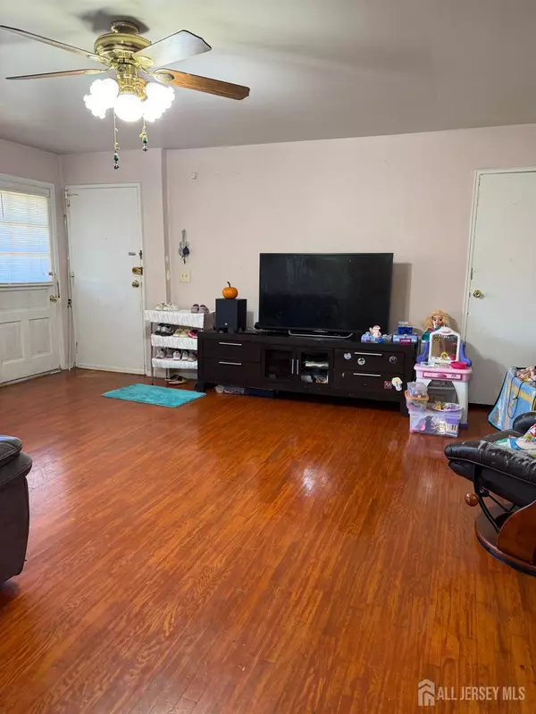 Iselin, NJ 08830,55 Gill LN #51