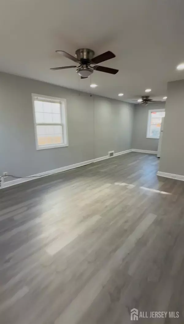 42 MacArthur DR, Edison, NJ 08837